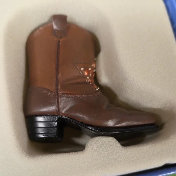 Just The Right Shoe Collection - Black, Gray, Brown Accents - Picture 2 of 9